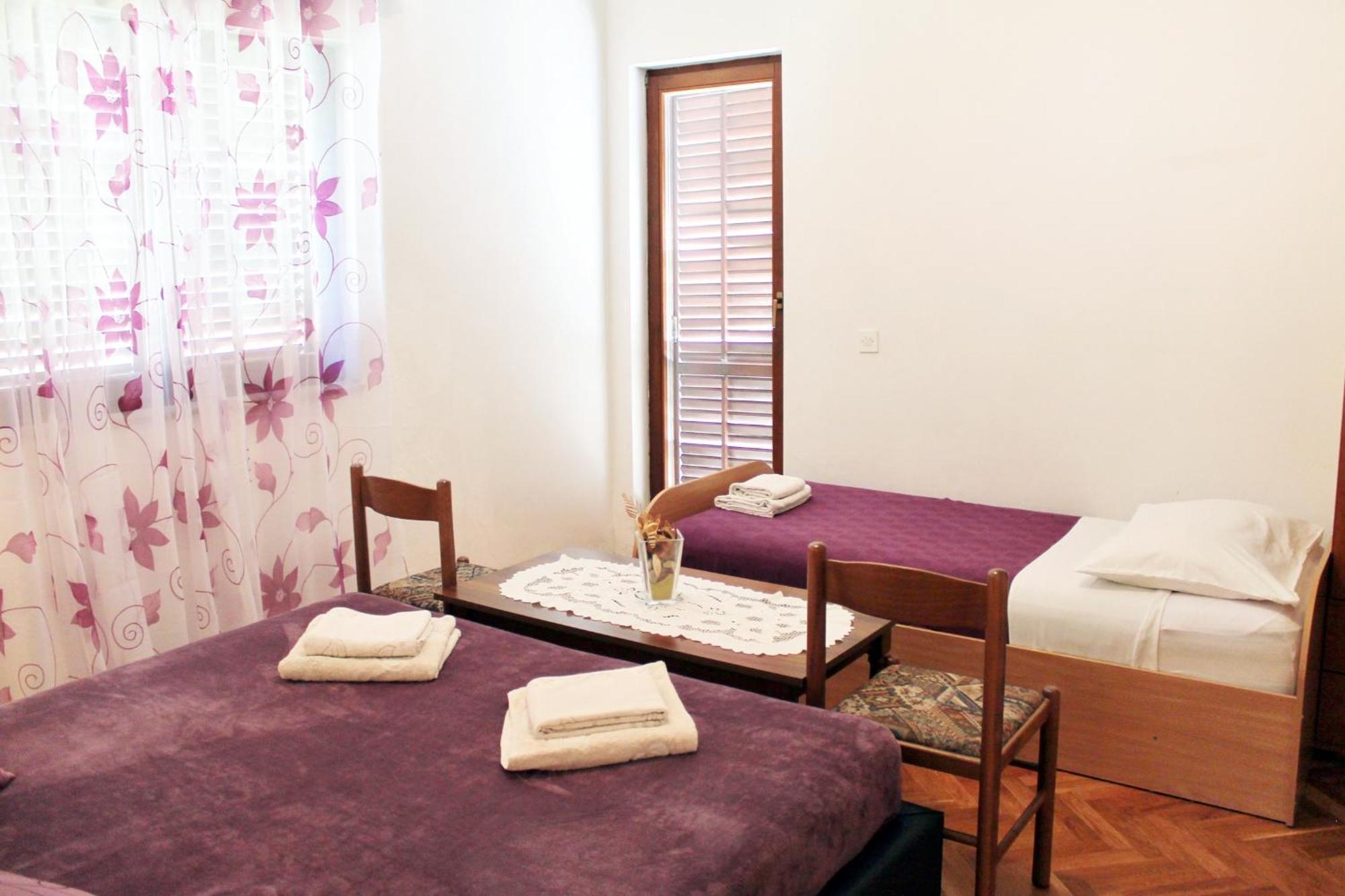 Apartments With A Parking Space Kastel Stafilic, Kastela - 5219 部屋 写真