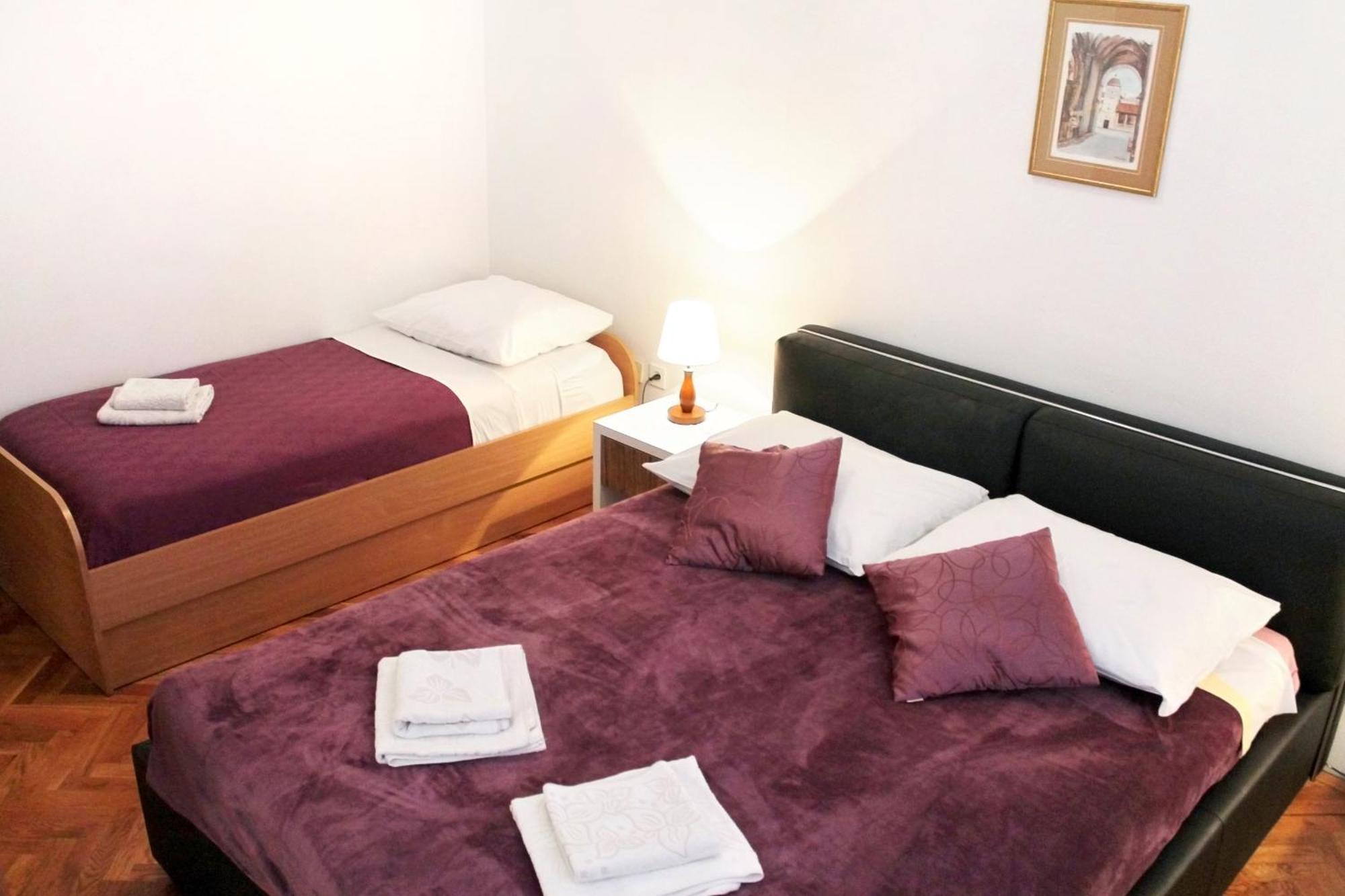Apartments With A Parking Space Kastel Stafilic, Kastela - 5219 部屋 写真