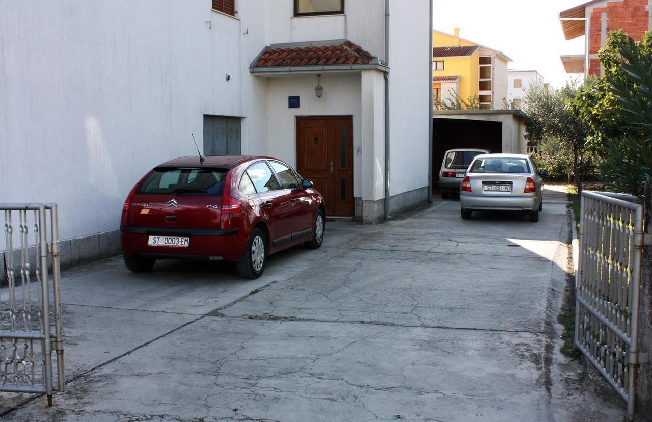 Apartments With A Parking Space Kastel Stafilic, Kastela - 5219 エクステリア 写真